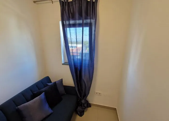 Hotel Amra In For Max 27 Persons 3*