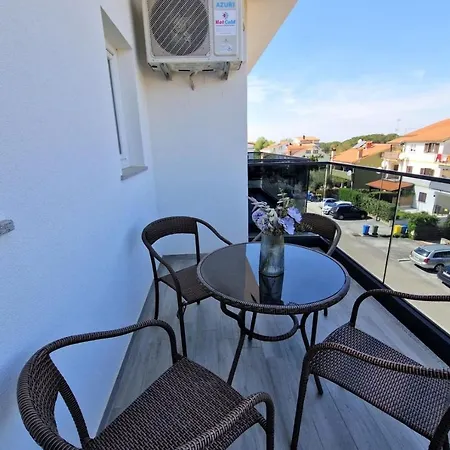 Amra In For Max 27 Persons Guest house