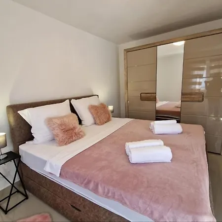 Guest house Amra In For Max 27 Persons *