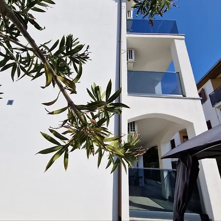 Amra In For Max 27 Persons Guest house