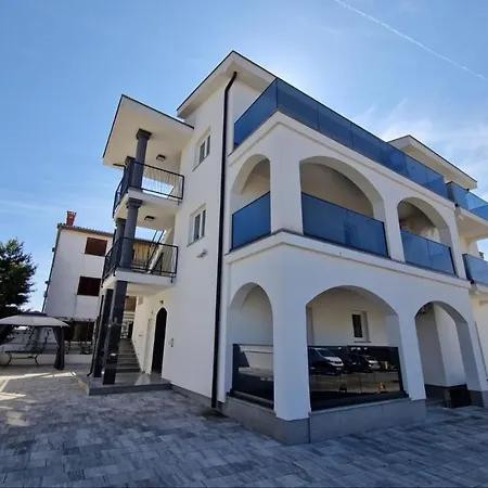 Amra In For Max 27 Persons * Porec