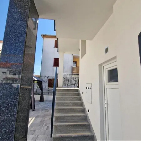 Guest house Amra In For Max 27 Persons