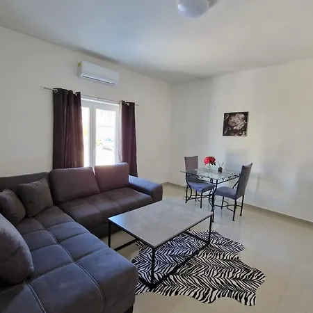 Amra In For Max 27 Persons Guest house *