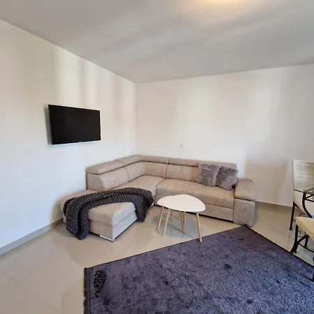 Guest house Amra In For Max 27 Persons *