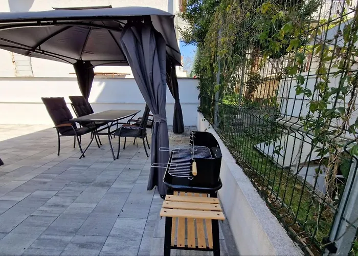 Hotel Amra In For Max 27 Persons