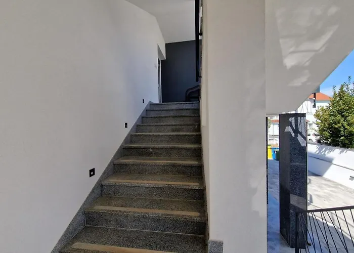 Amra In For Max 27 Persons Hotel