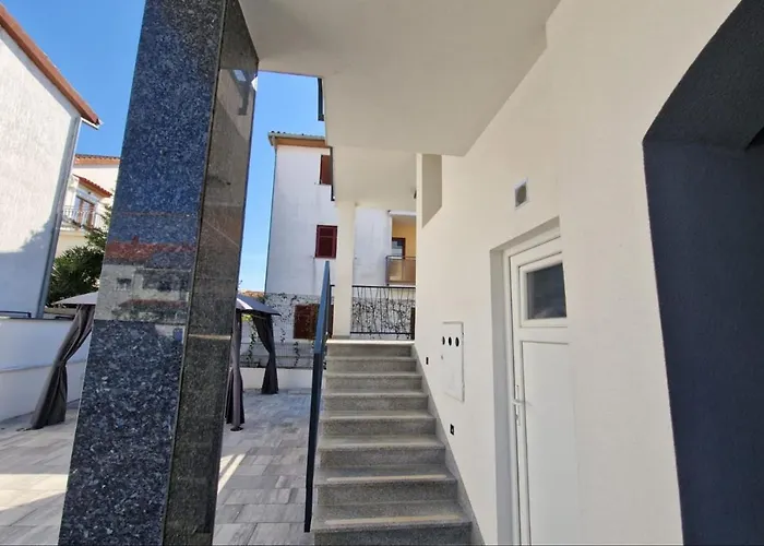 Hotel Amra In For Max 27 Persons