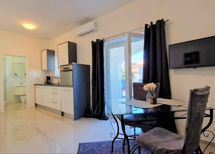 Amra In For Max 27 Persons Porec