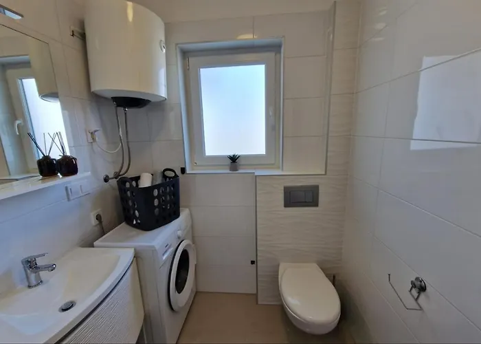 Amra In For Max 27 Persons 3*