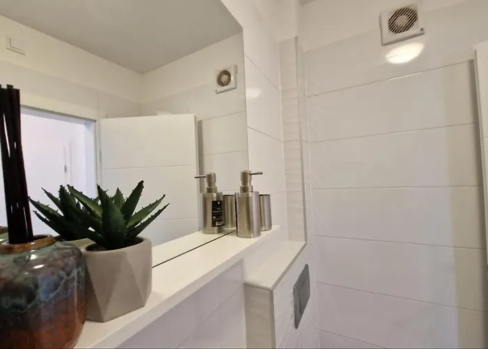 Amra In For Max 27 Persons Hotel