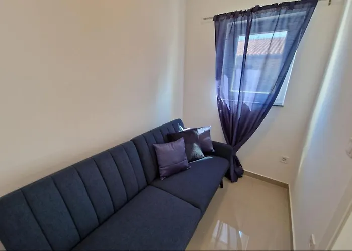 Hotel Amra In For Max 27 Persons