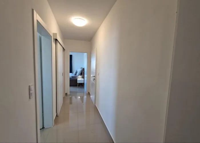 Hotel Amra In For Max 27 Persons