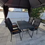 Hotel Amra In For Max 27 Persons