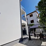 Amra In For Max 27 Persons Poreč