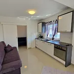 Amra In For Max 27 Persons Hotel