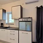 Amra In For Max 27 Persons Hotel Poreč